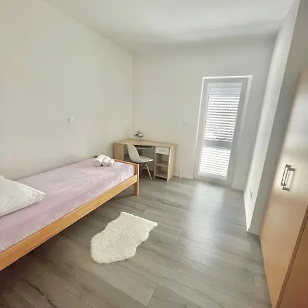 Niko Apartment *